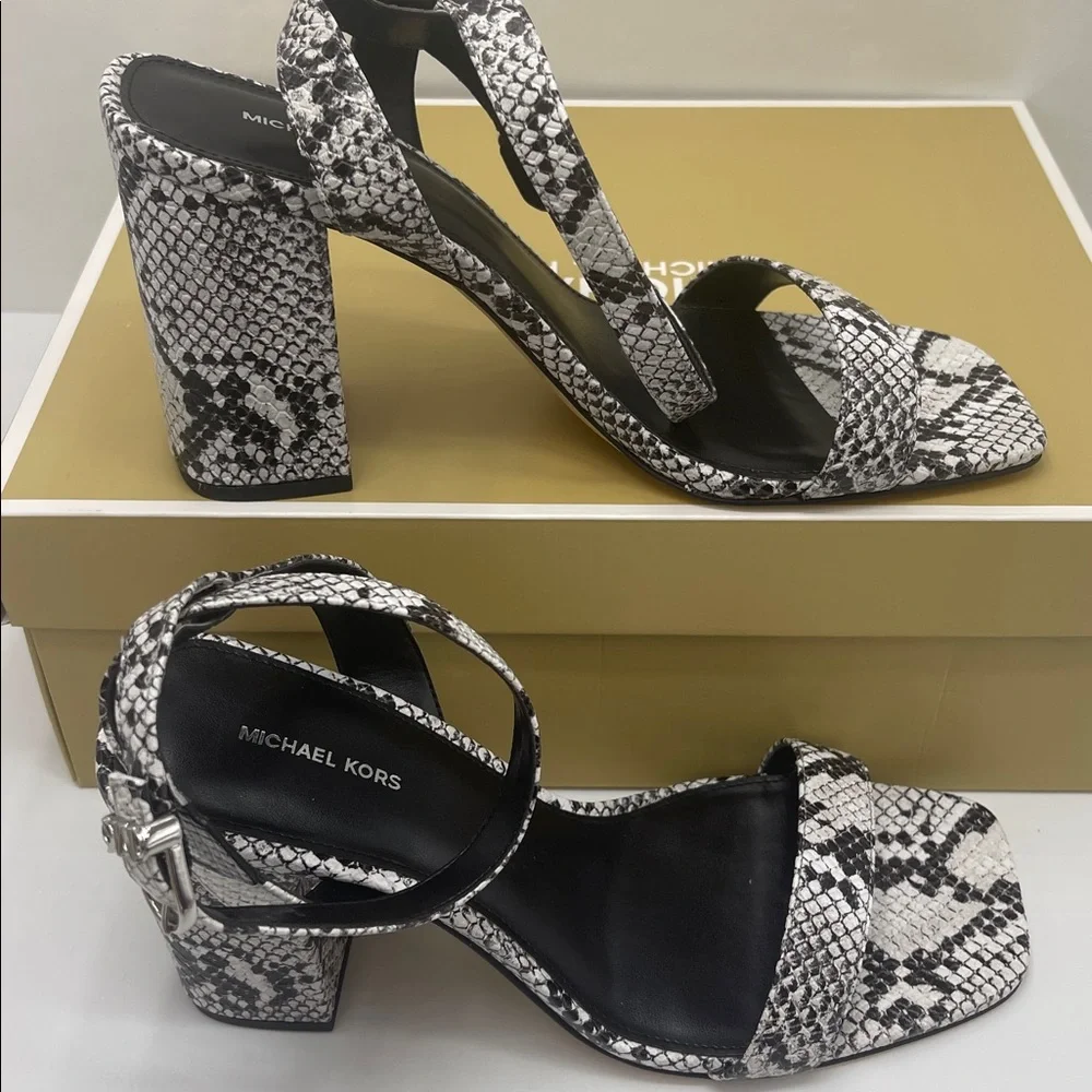 Michael Kors MERRIAM BLOCK HEEL
LEATHER
40S5MMHS1E Aluminum High Heels Snakeskin - Picture 2 of 16